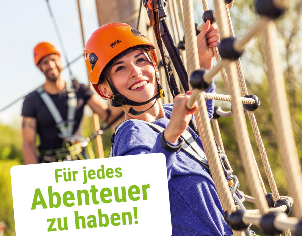 Zwei Kletterer klettern gesichert in ein einem Kletternetz - Dazu wird ein Slogan eingeblendet: F�r jedes Abenteuer zu haben!